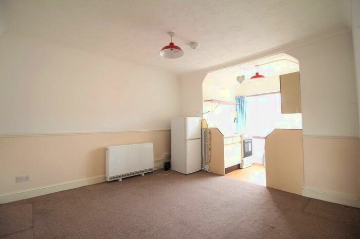 1 Bedroom Apartment To Rent In Broomfield Avenue, Palmers Green, London, N13
