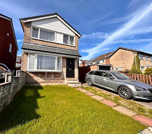 3 Bedroom Detached House For Sale In Ashfield Drive, Halifax, HX3