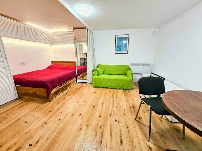 Studio To Rent In Cross Street, Bristol, Somerset, BS15