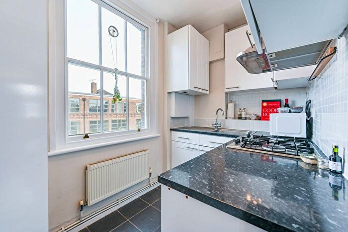 1 Bedroom Flat For Sale In Peel Street, Hillgate Village, London, W8