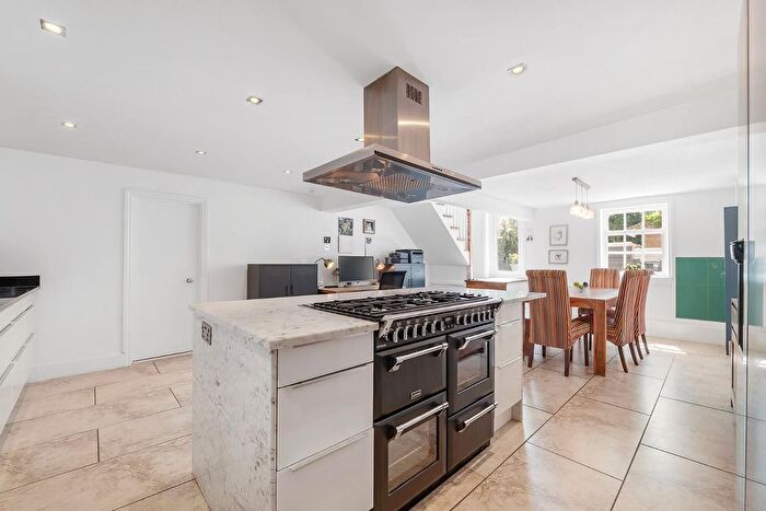 3 Bedroom Semi-Detached House For Sale In Coldharbour Lane, SW9