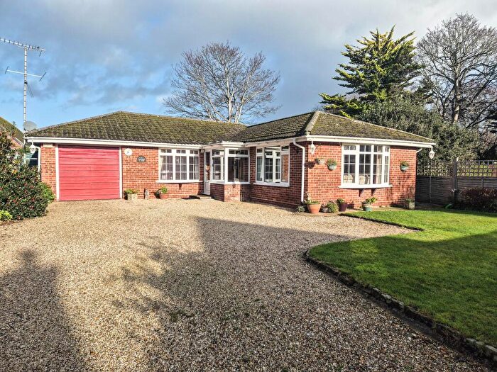 2 Bedroom Detached Bungalow For Sale In Admiralty Road, Felpham, PO22