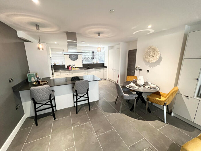 2 Bedroom Flat To Rent In La Falaise, Sainte Adresse, CF64