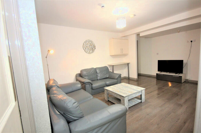5 Bedroom Flat To Rent In Adelphi Street, Preston, Lancashire, PR1
