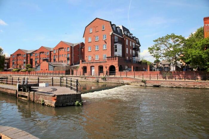 2 Bedroom Flat To Rent In Bear Wharf, Fobney Street, Reading, Berkshire, RG1