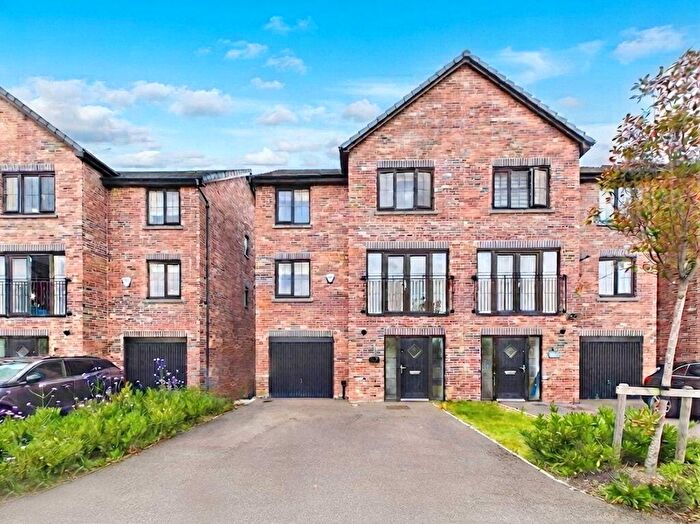 4 Bedroom Semi-Detached House For Sale In Porcelain Street, Worsley, Manchester, M28