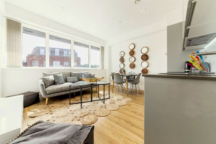 1 Bedroom Apartment To Rent In Essex House, Fairfield Road, Brentwood, CM14