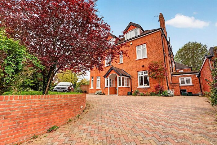 6 Bedroom Detached House For Sale In Garden Road, Bromley, BR1