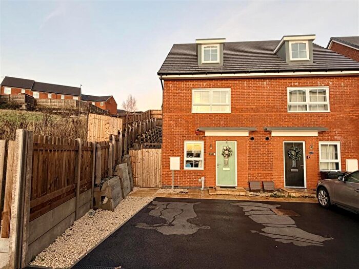 3 Bedroom Semi Detached House For Sale In Edinburgh Road, Nuneaton, CV10