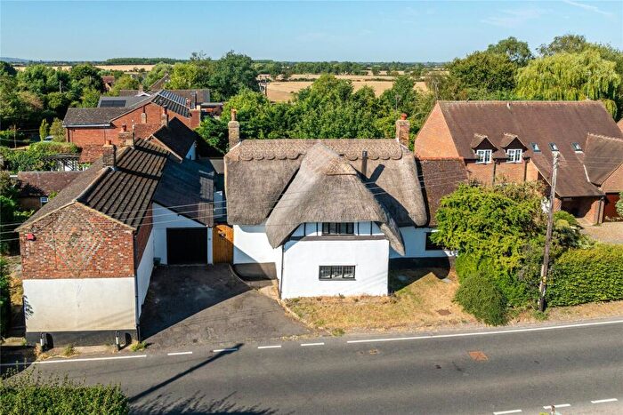 2 Bedroom Detached House For Sale In Bishopstone, Aylesbury, Buckinghamshire, HP17