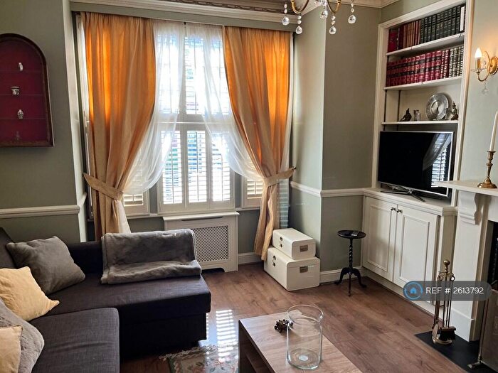 2 Bedroom Maisonette To Rent In Gayville Road, London, SW11