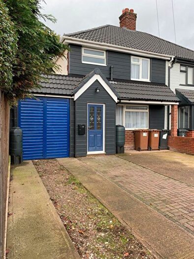 3 Bedroom Semi-Detached House To Rent In Ponesfield Road, Lichfield, WS13