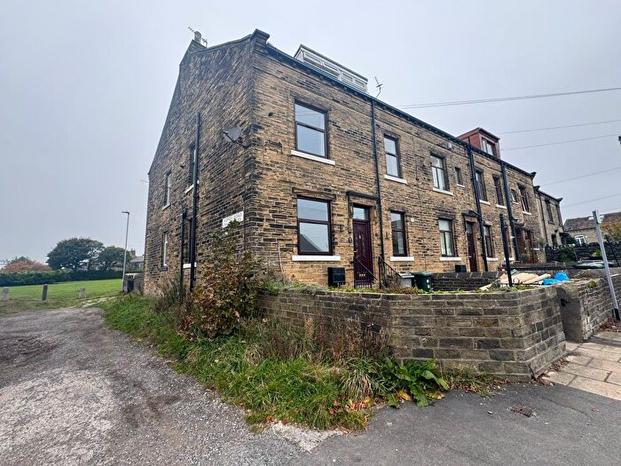 4 Bedroom End Of Terrace House To Rent In North Road, Bradford, BD6