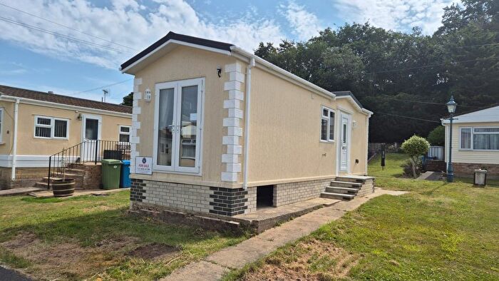 1 Bedroom Park Home For Sale In Beckenham Park, Otterham Quay Lane, Rainham, Gillingham, ME8