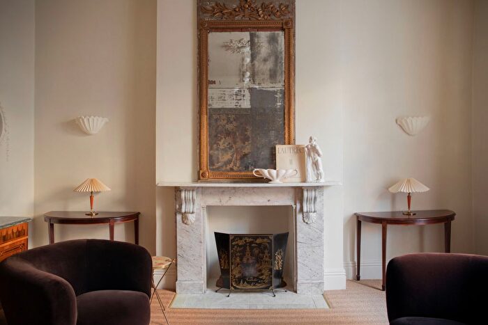 1 Bedroom Flat For Sale In Eardley Crescent, London, SW5