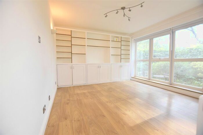 Studio To Rent In Putney Common, London, SW15