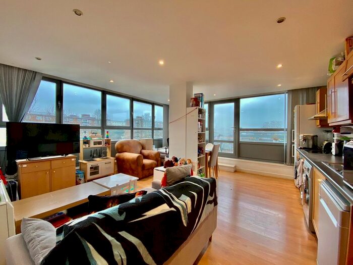 2 Bedroom Flat To Rent In New Park Road, Brixton, SW2