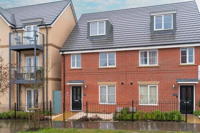 3 Bedroom Semi-Detached House To Rent In Newland Avenue, Bishop's Stortford, Herts, CM23