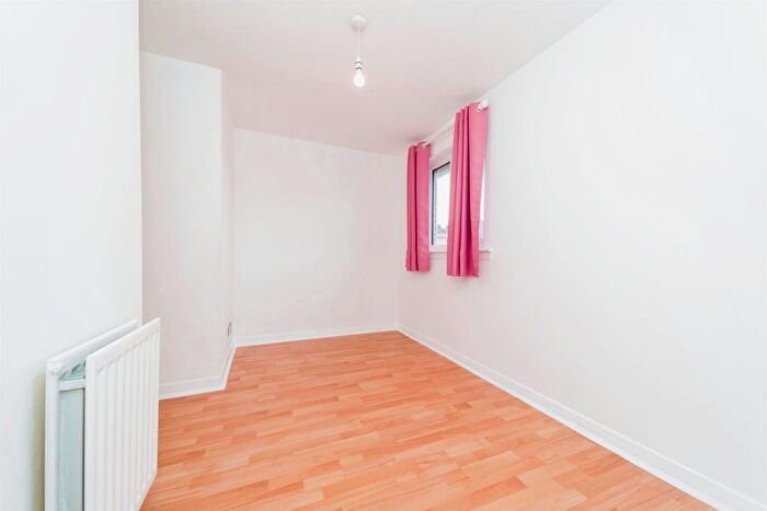 2 Bedroom Semi-Detached House For Sale In Ritchie Park, Johnstone, PA5