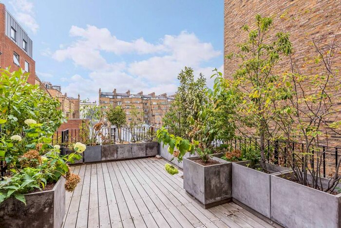 4 Bedroom Flat To Rent In Queens Gate, South Kensington, London SW7