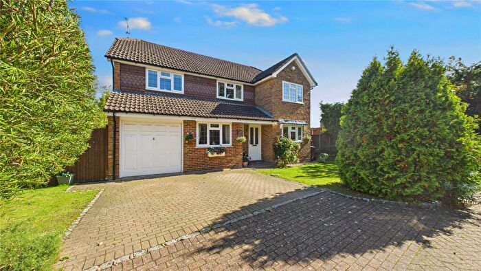 5 Bedroom Detached House For Sale In Quarry Bank, Lightwater, Surrey, GU18
