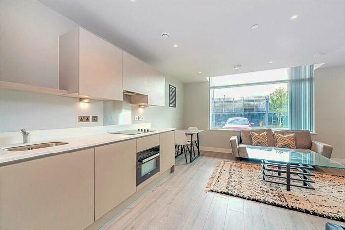 Apartment To Rent In Wokingham Road, Bracknell, Berkshire, RG42