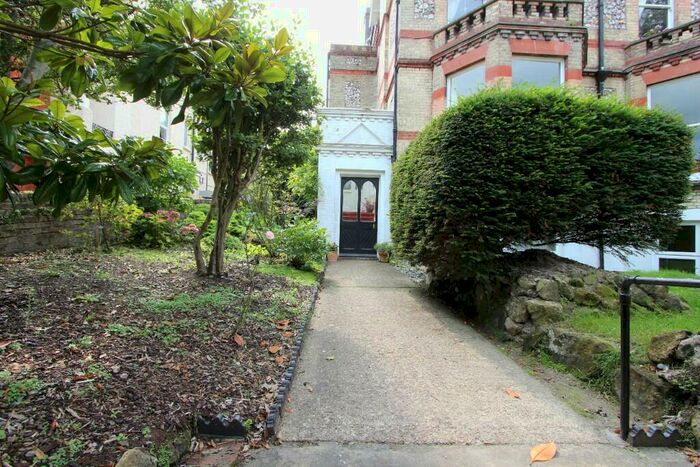 1 Bedroom Flat To Rent In Silverdale Road, Eastbourne, East Sussex, BN20