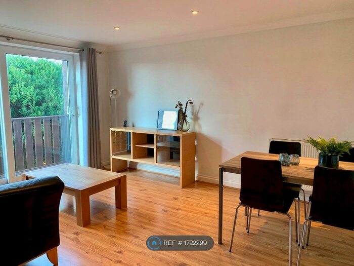 2 Bedroom Flat To Rent In Hill Lane, Southampton, SO15