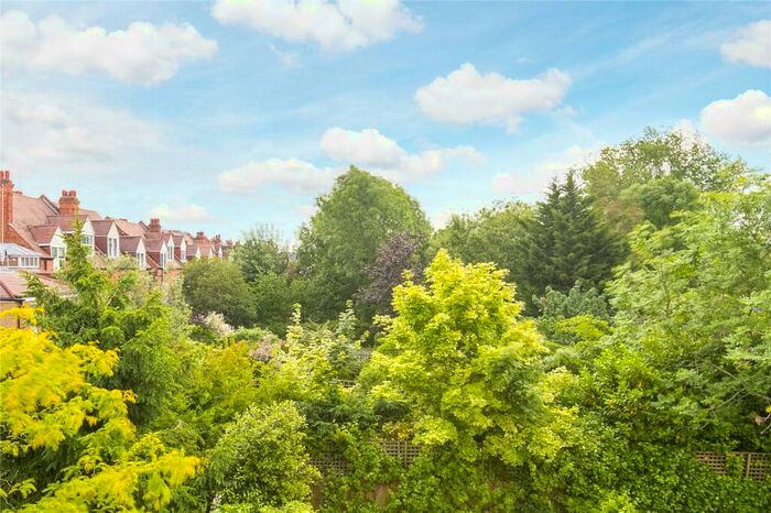 Apartment To Rent In Lydford Road, London, NW2