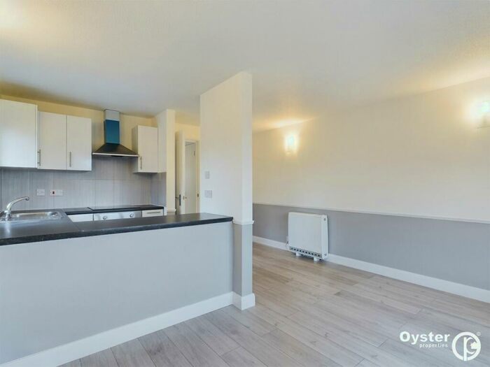 1 Bedroom Flat To Rent In Maltby Drive, Enfield, EN1