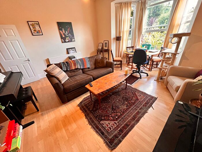 2 Bedroom Flat To Rent In Turle Road, London, N4