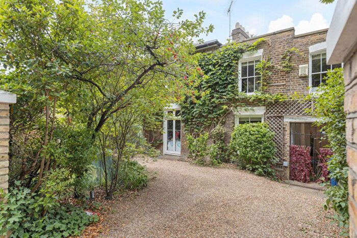 4 Bedroom Detached House For Sale In Mount Avenue, London, W5