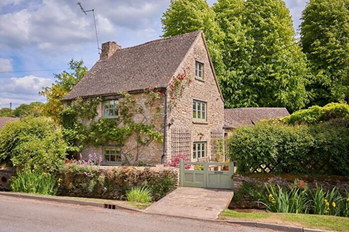 3 Bedroom Cottage For Sale In Witney Hill, Crawley, OX29