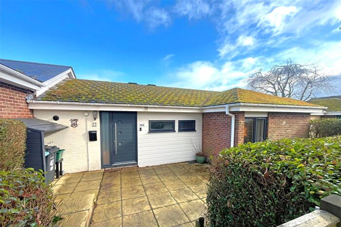 1 Bedroom Bungalow For Sale In Warwick Road, Basingstoke, Hampshire, RG23