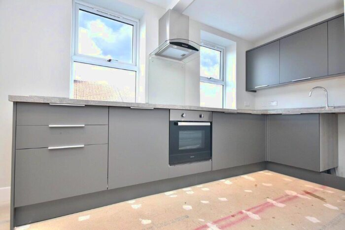 3 Bedroom Flat To Rent In Station Road, Desborough, Kettering, NN14