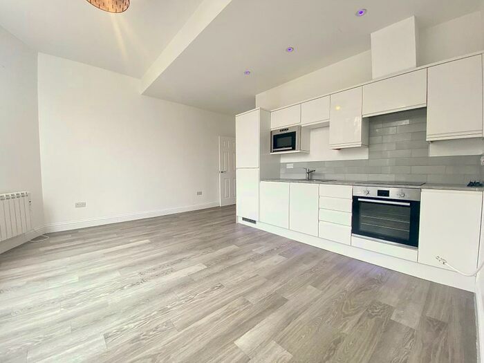 1 Bedroom Apartment To Rent In High Street, Sittingbourne, ME10