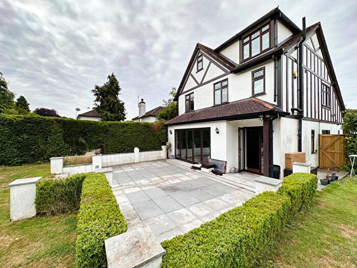 5 Bedroom Detached House For Sale In Heath Drive, Little Heat, Potters Bar, Hertfordshire, EN6