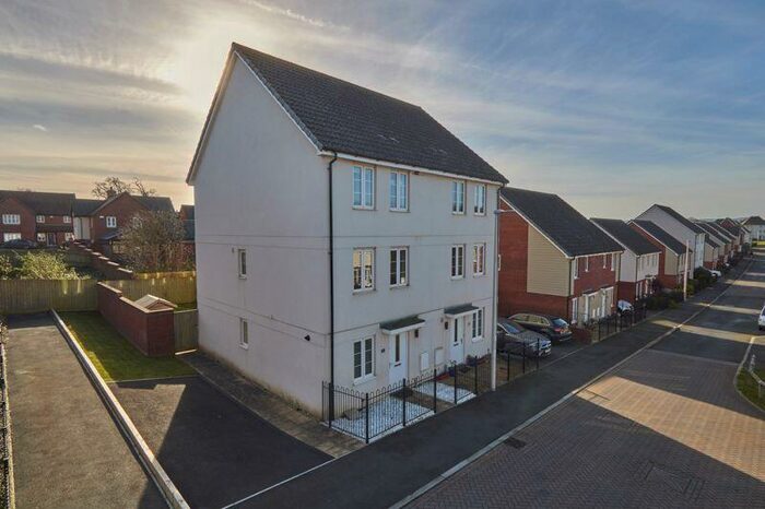 3 Bedroom Semi-Detached House To Rent In Mulligan Drive, Exeter, EX2