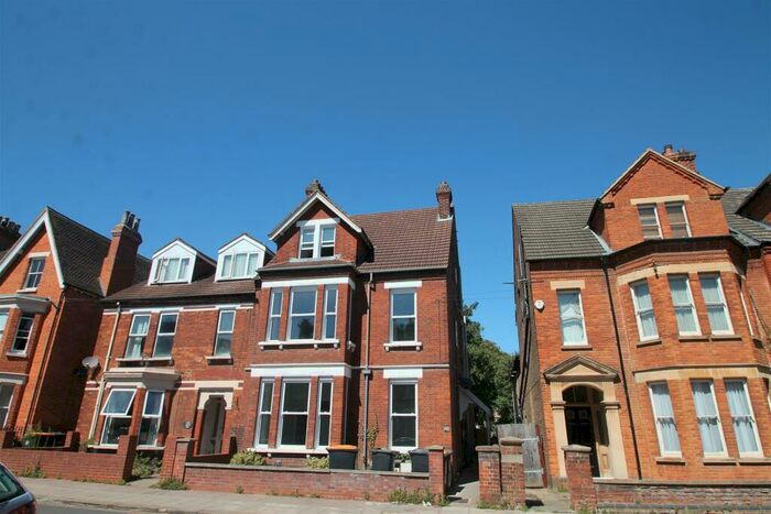 1 Bedroom Flat To Rent In Castle Road, Bedford, MK40