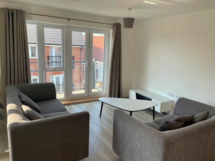 2 Bedroom Flat To Rent In Holmbush Mews, Faygate, Horsham, RH12