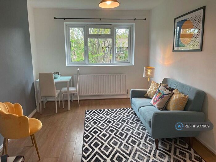 1 Bedroom Flat To Rent In Stratford, London, E15