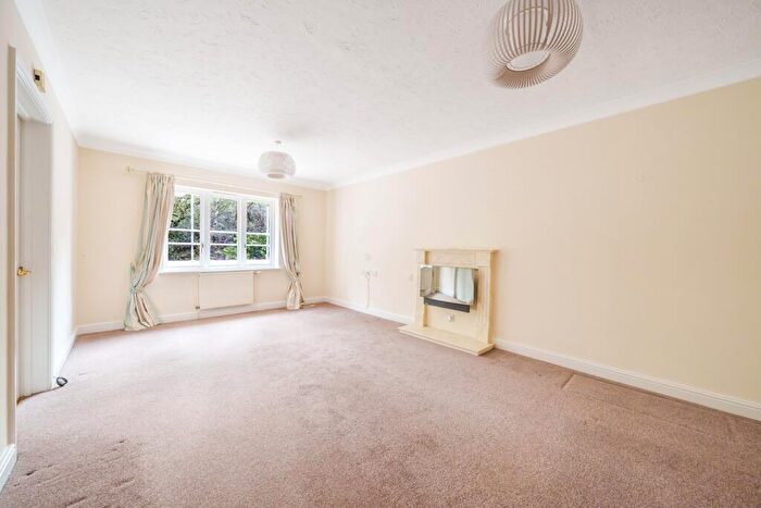 2 Bedroom Retirement Property For Sale In Four Oaks Road, Sutton Coldfield, B74