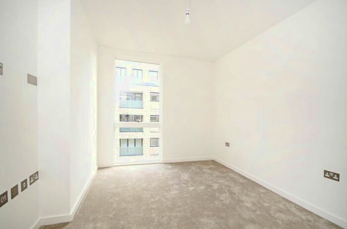 2 Bedroom Flat To Rent In Bristol Walk, Kilburn, London, NW6