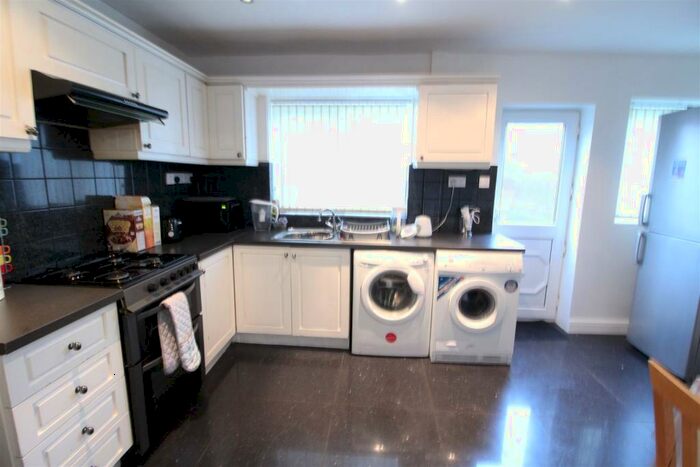 2 Bedroom Semi-Detached House To Rent In **&#pppw Excluding** Abbey Bridge, Lenton, NG7