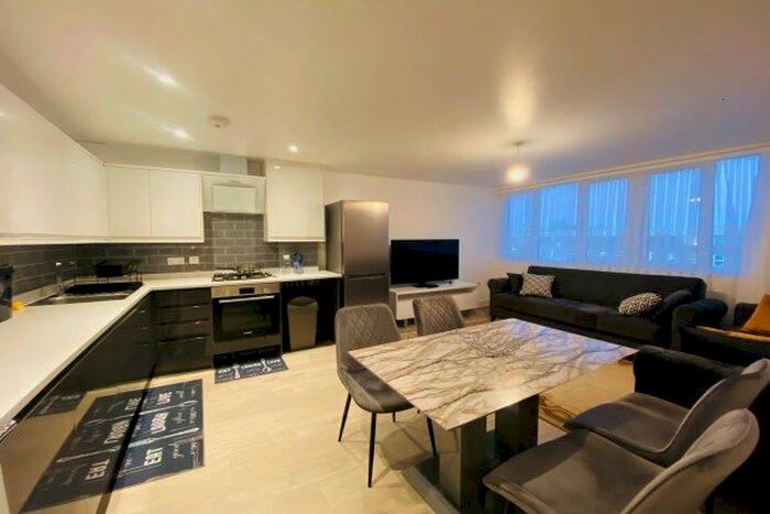 1 Bedroom Flat To Rent In High Street, Waltham Cross, EN8