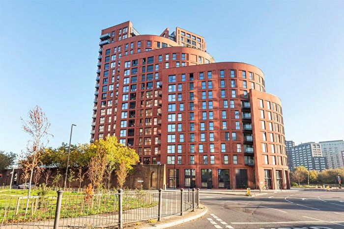 3 Bedroom Flat To Rent In Avalon Point, London, E14