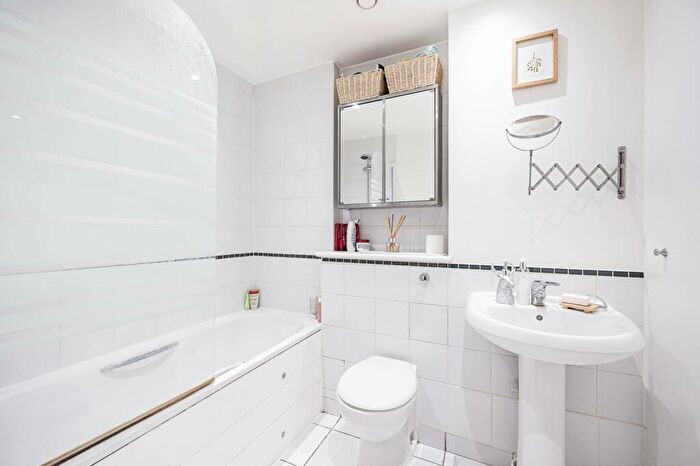 1 Bedroom Flat To Rent In Victorian Grove, Stoke Newington, London, N16