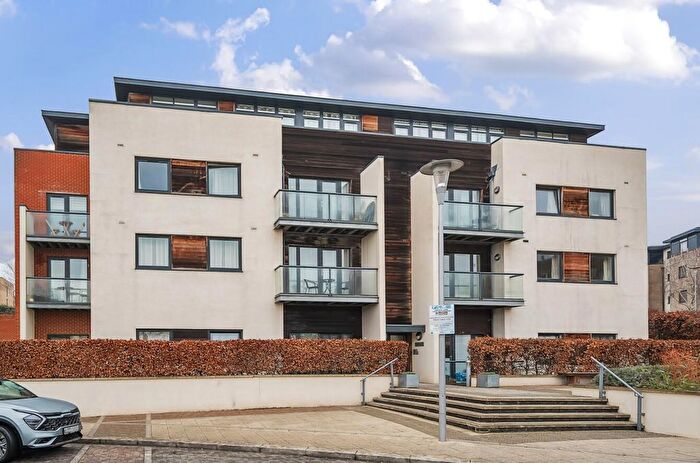 2 Bedroom Flat To Rent In Peacock Close, Mill Hill, NW7