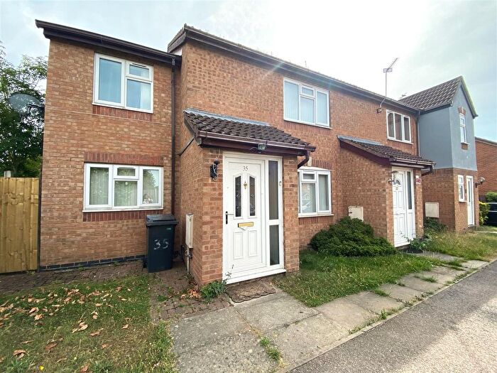 4 Bedroom End Terrace House To Rent In Ashtree Road, Hamilton, Leicester, LE5