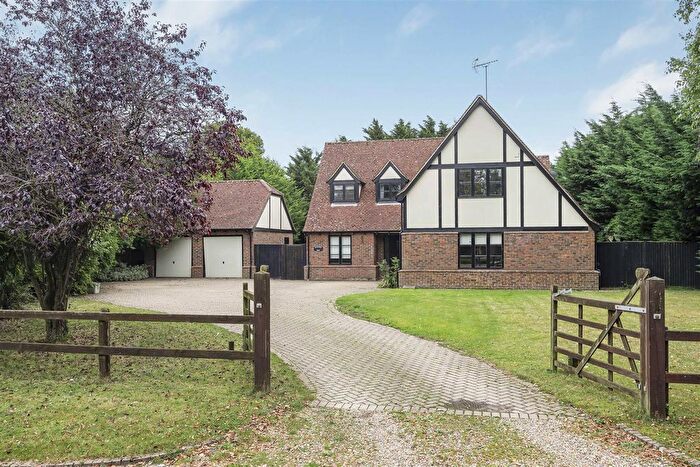 4 Bedroom Detached House For Sale In Burghfield Bridge, Burghfield, Reading, RG30